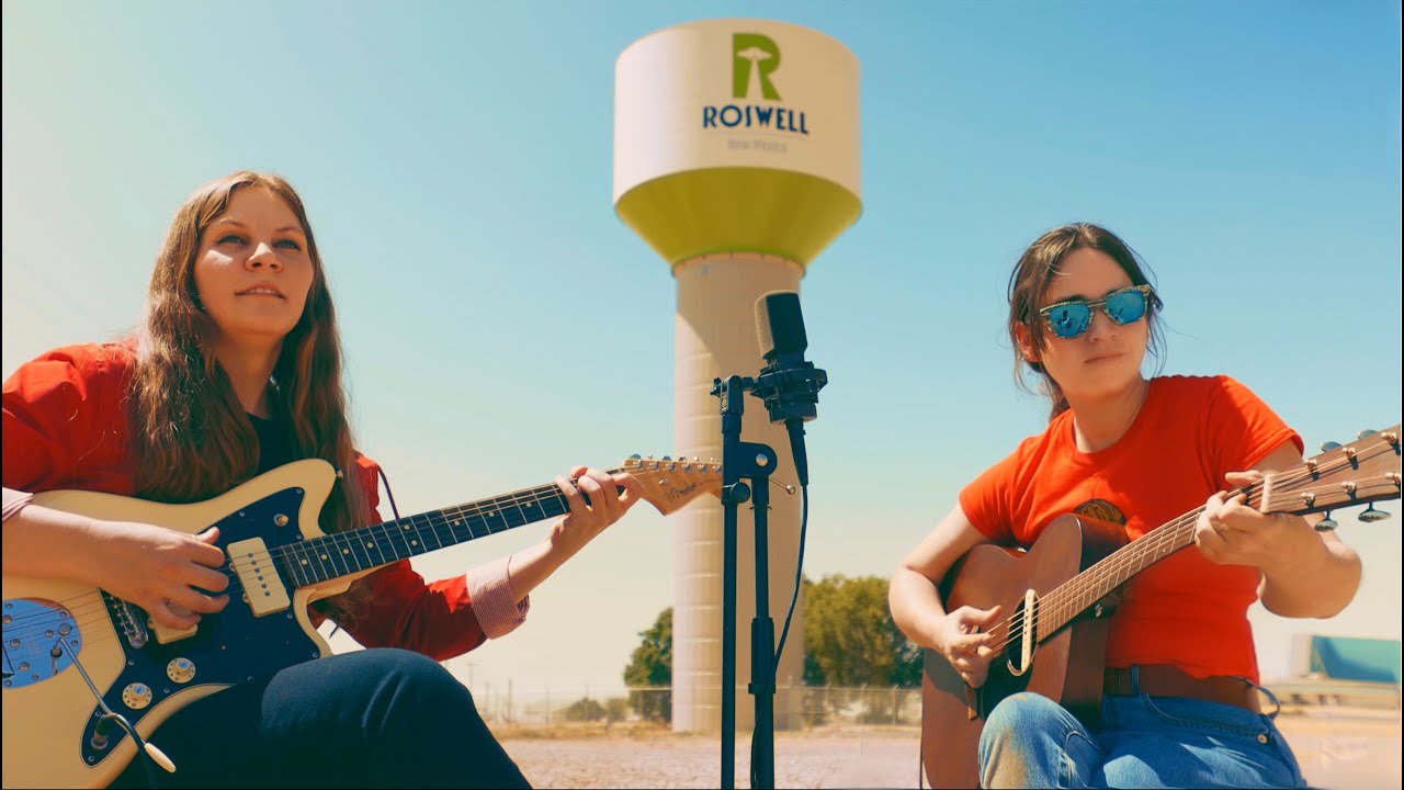 Listen to ‘The Roswell Song’ by Elle Cordova & Toni Lindgren